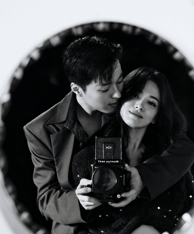 Jang Ki Young Ve Song Hye Kyo Fotoğraf Çekimlerinde Gerçek Aşıklar Gibi Görünüyor
