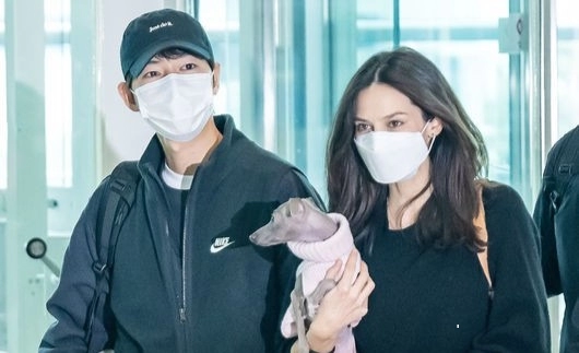 Song Joong Ki Karısı Hakkındaki Tüm Dedikoduları Şiddetle Kınadı + Netizen Yorumları