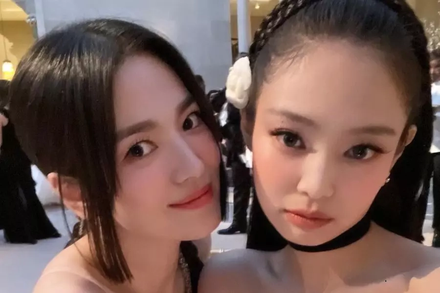 Song Hye Kyo ve Jennie Met Galada Bir Araya Geldi + Netizen Yorumları
